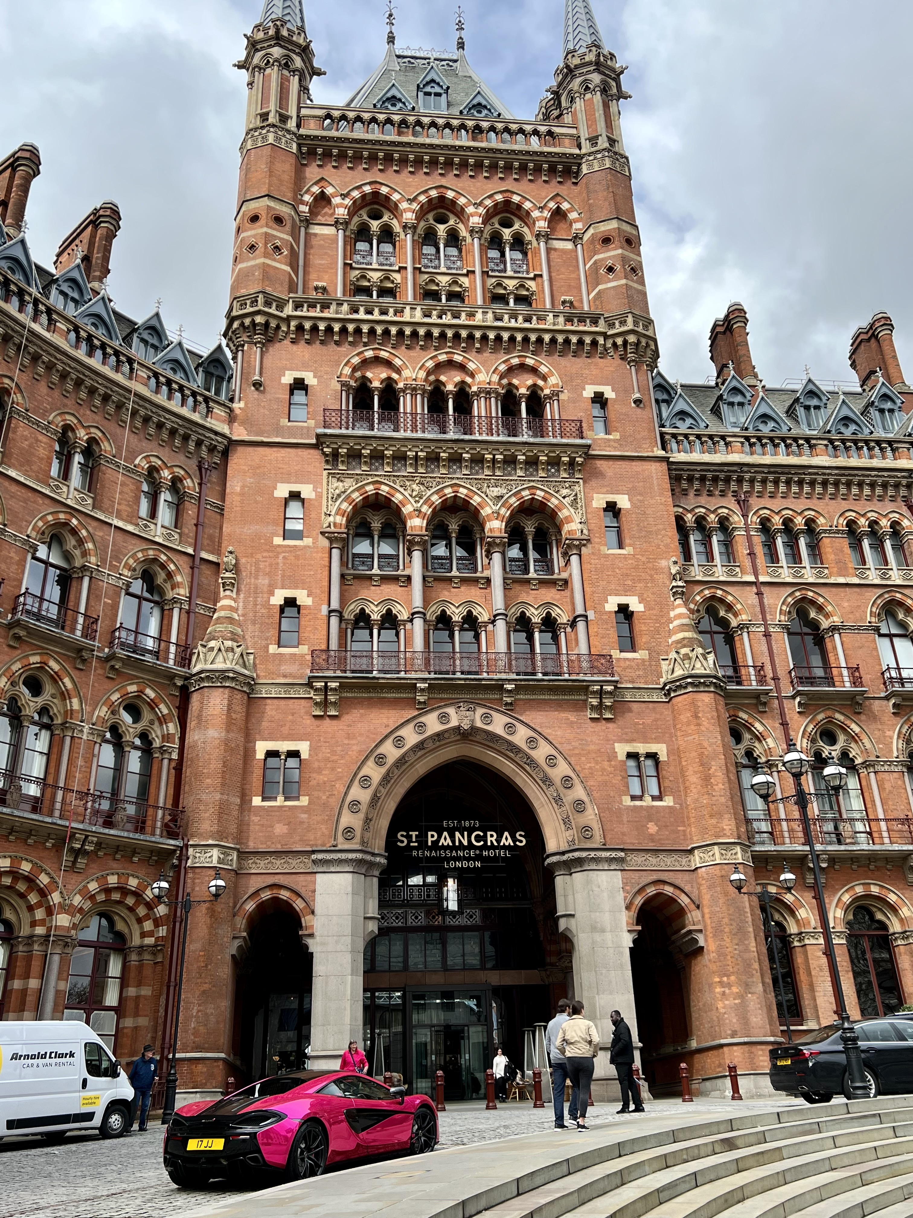 facade of st pancrass station