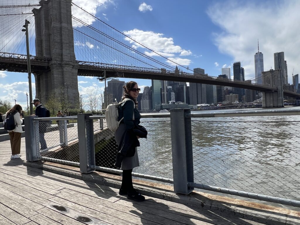 view from pebble beach on brooklyn bridge and manhattan skyline