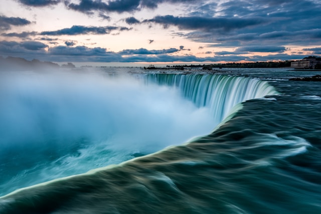 the niagra falls in canada