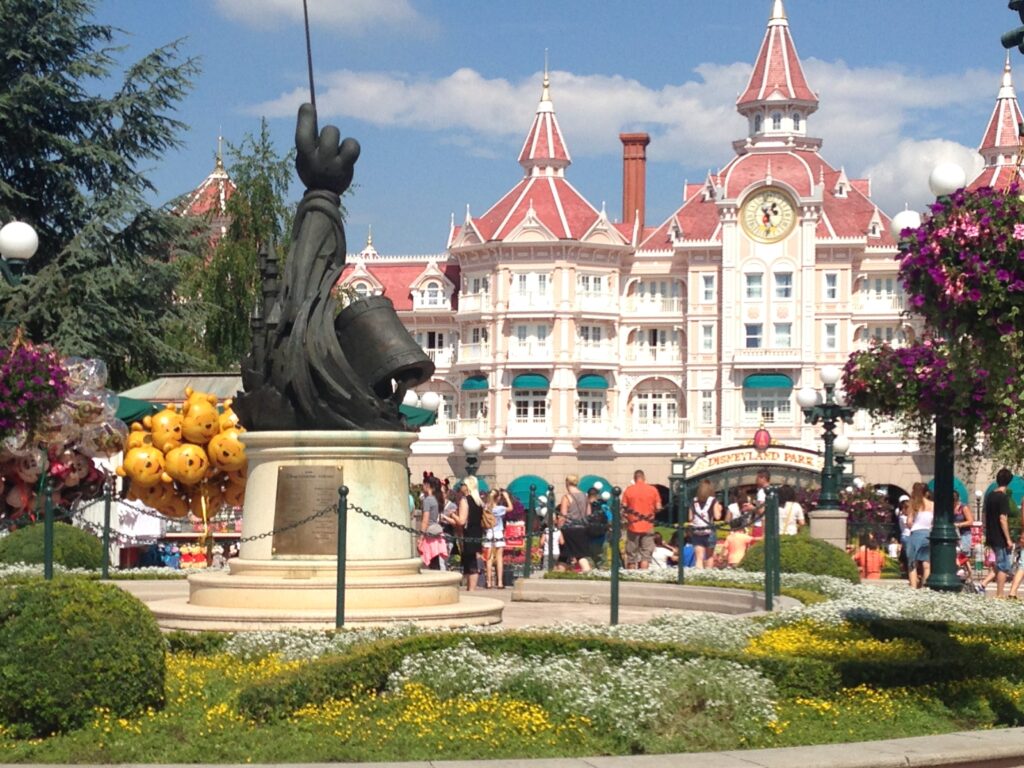 entrance disneyland paris