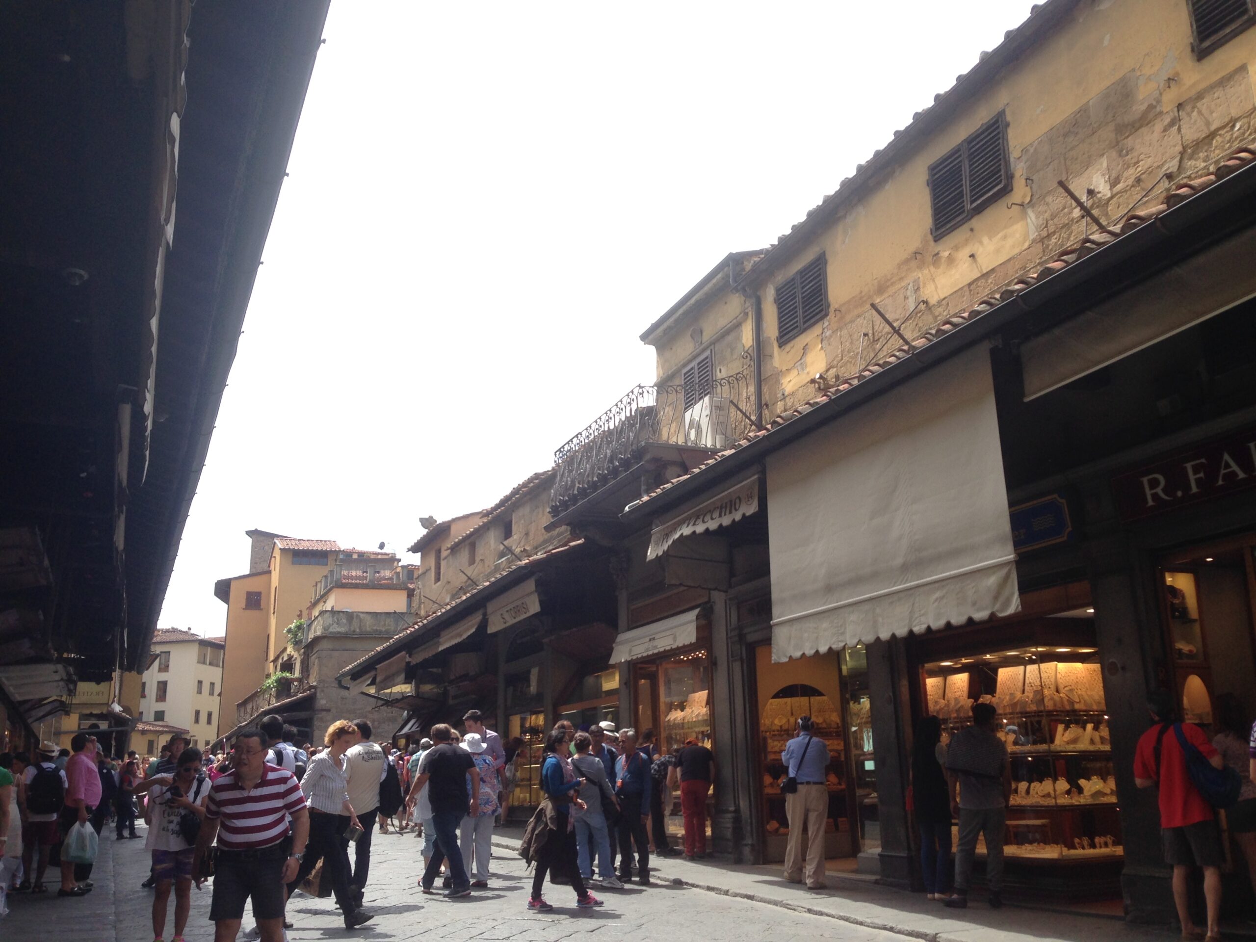 stores on ponte vecchio