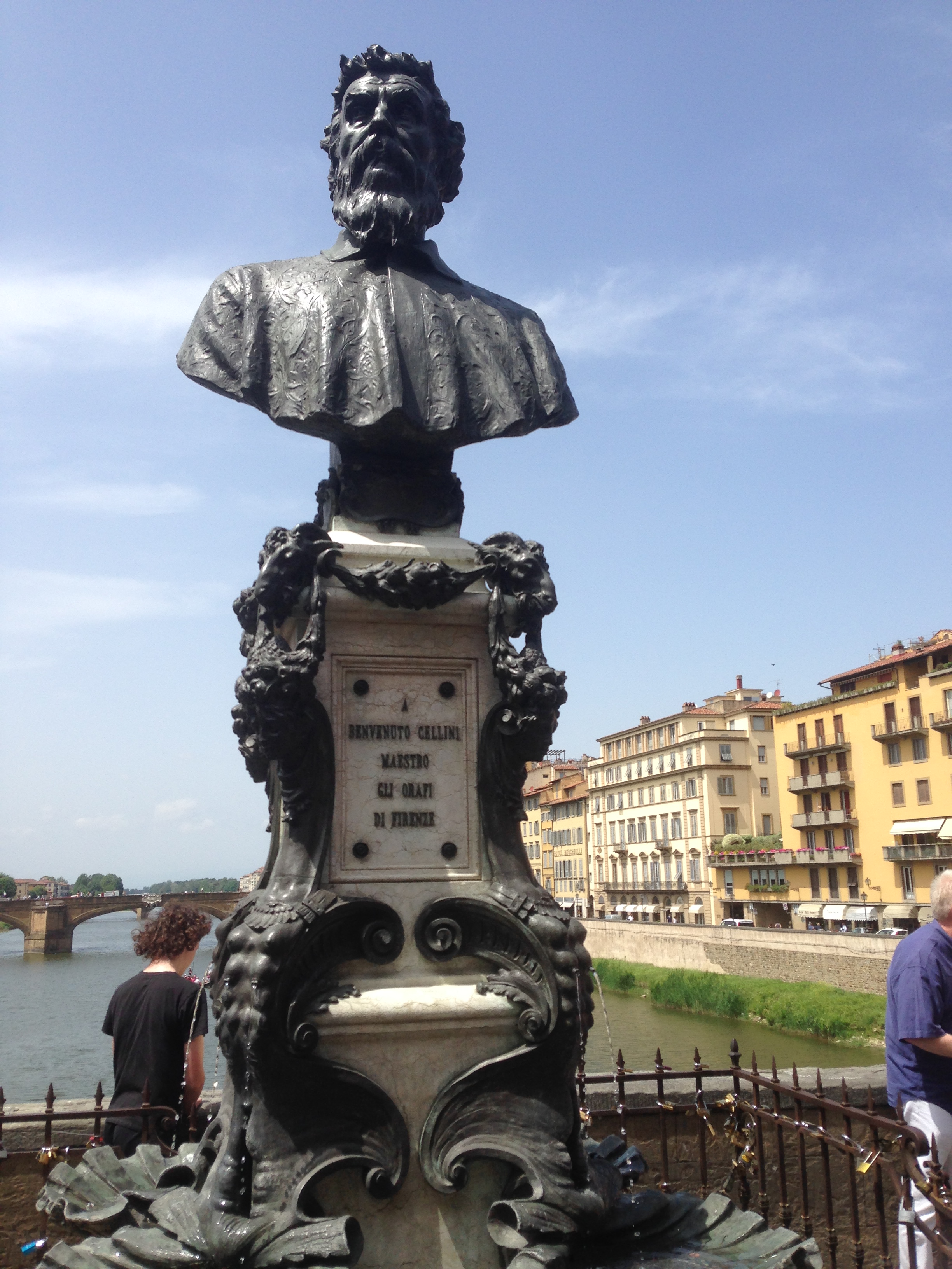 statue on ponte vecchio