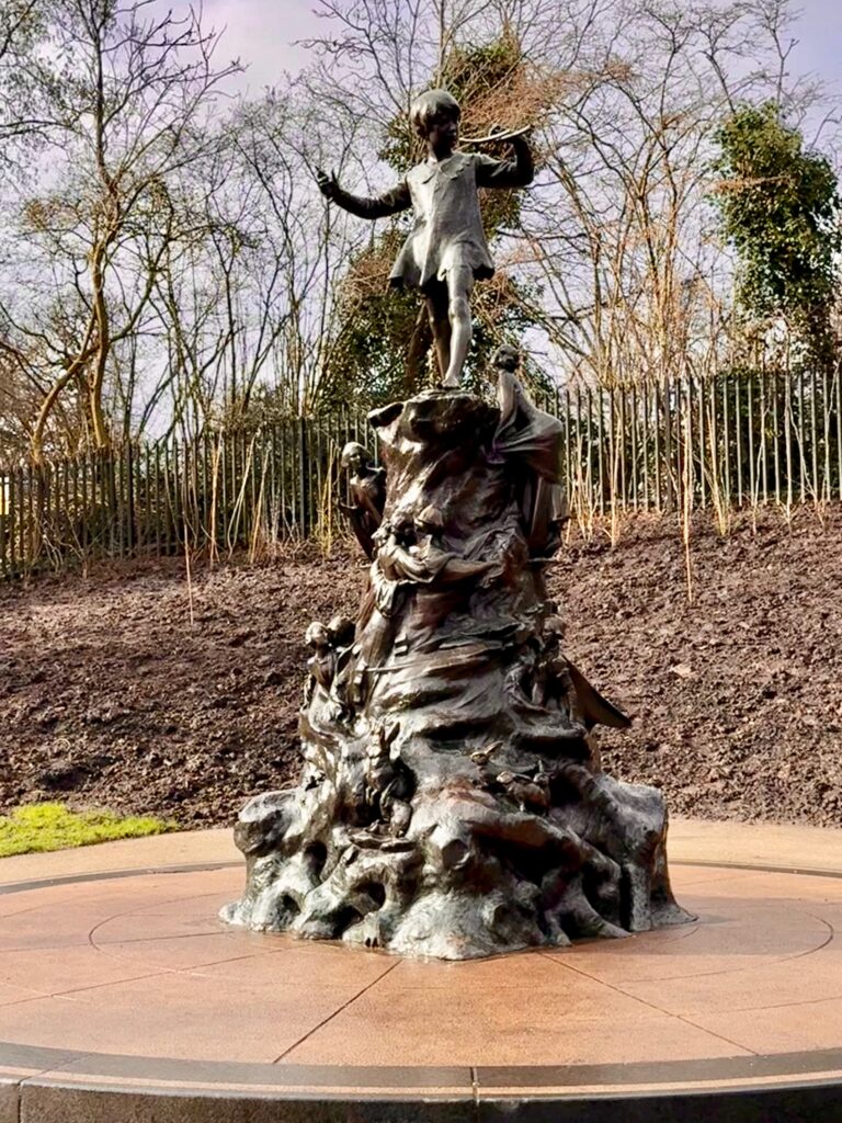 Peter Pan statue 