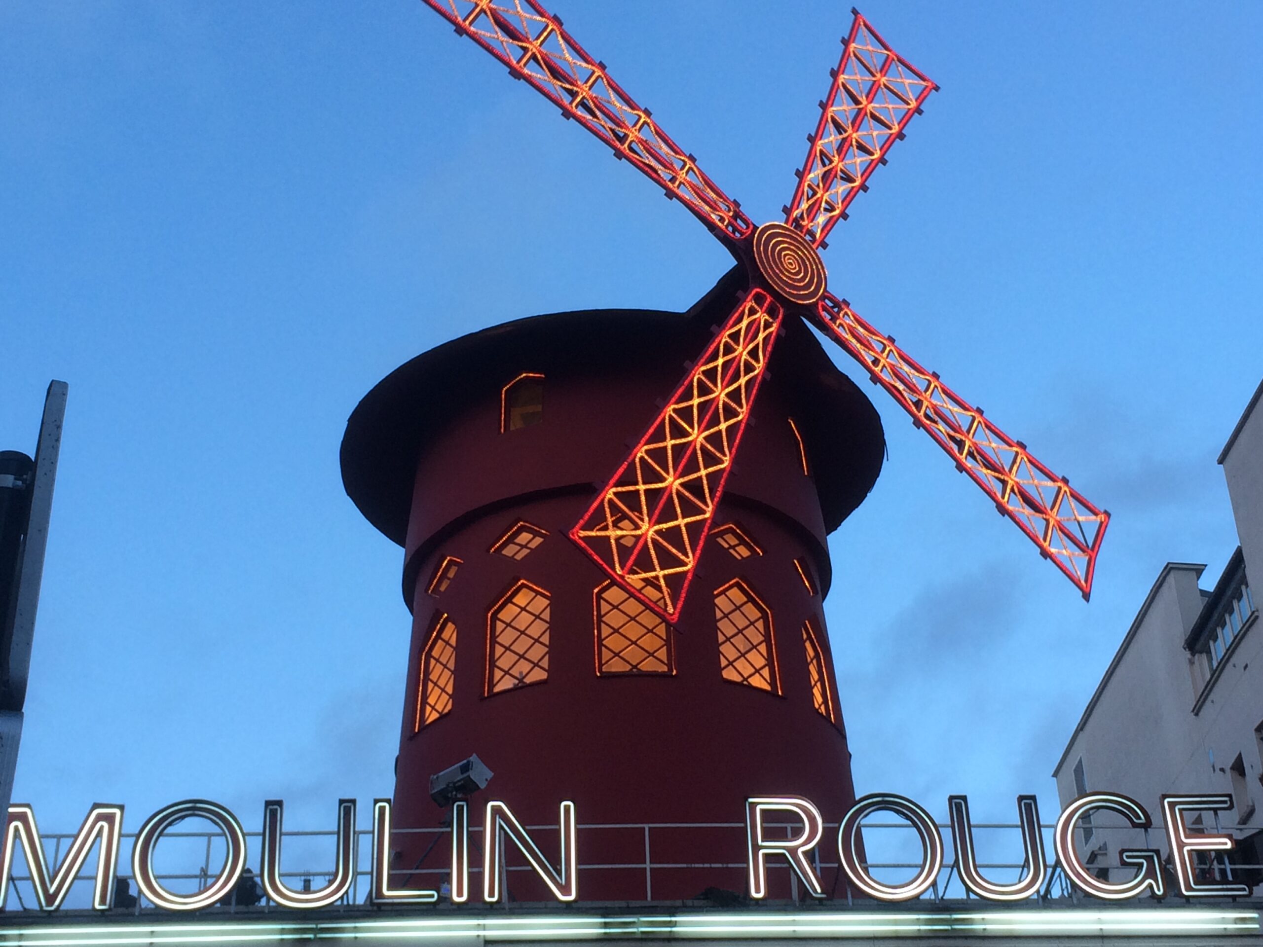 the red mill on top of the moulin rouge club