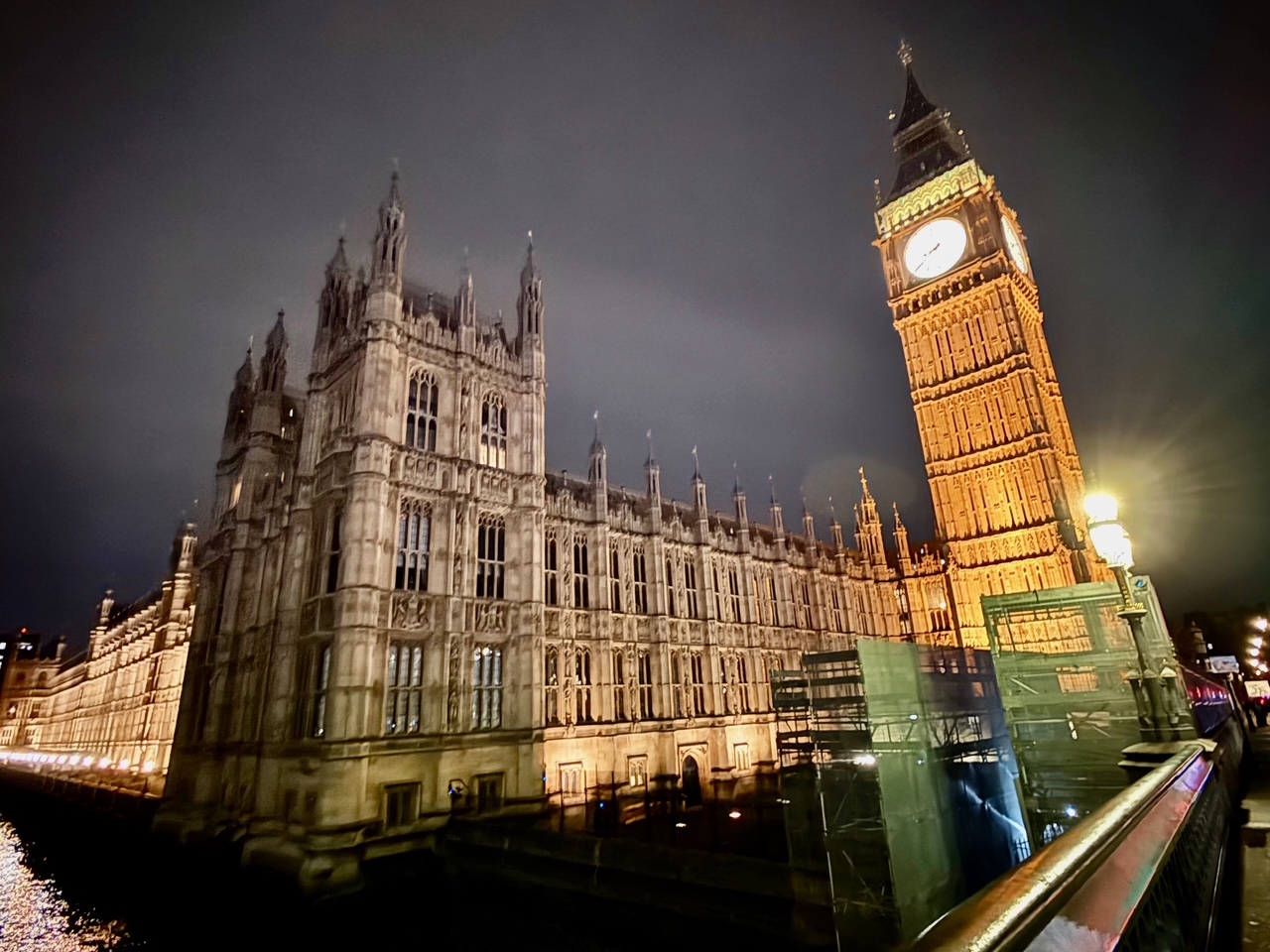 houses of parliament at night
